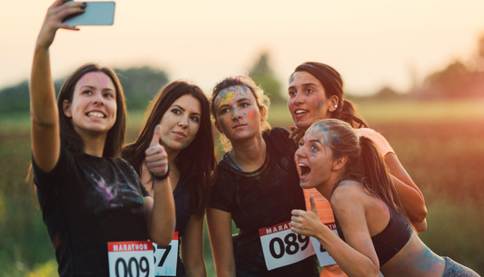 How to carry a large phone and a soft flask without the "bounce"?